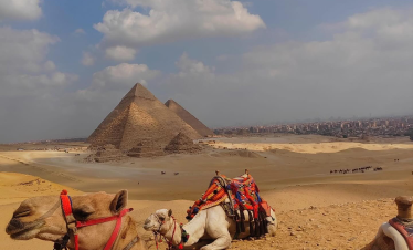 Pyramiden von Gizeh bei Sonnenaufgang während des Hurghada Pyramiden Ausflug