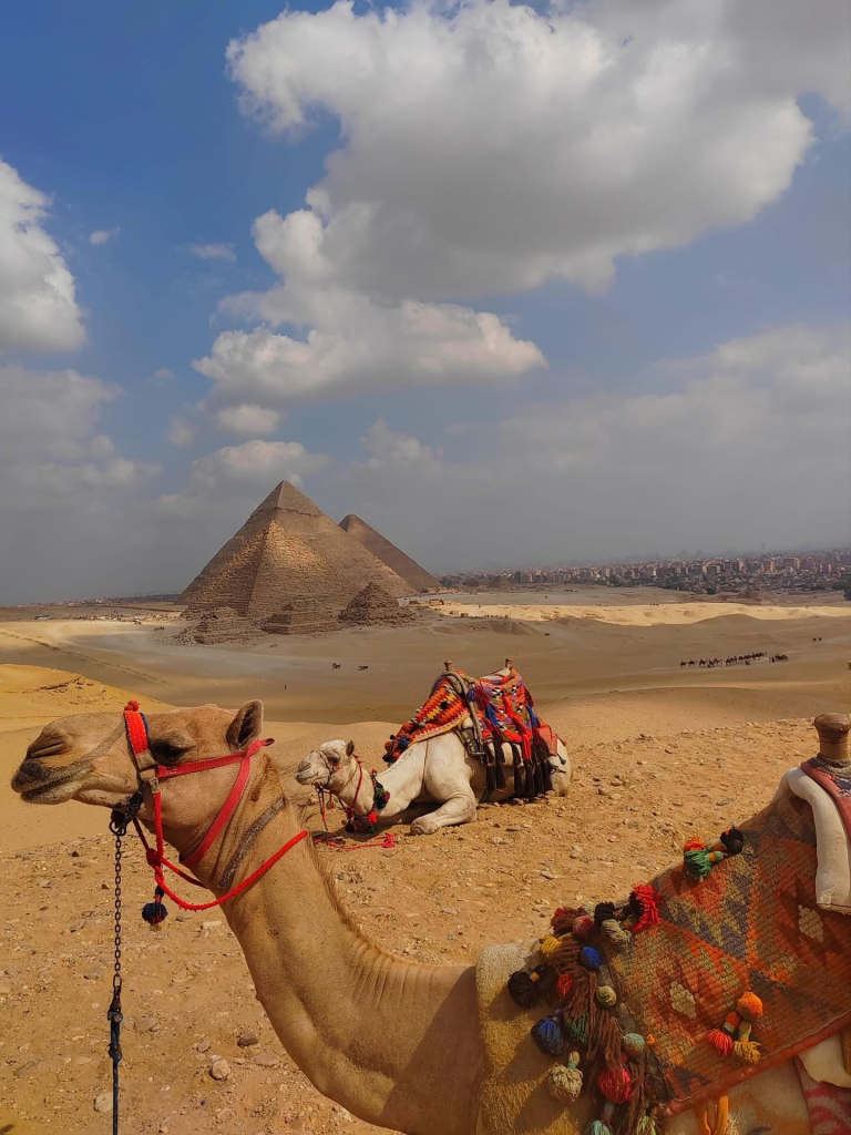 Pyramiden von Gizeh bei Sonnenaufgang während des Hurghada Pyramiden Ausflug