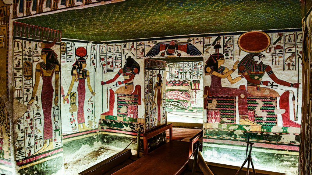 Reise nach Luxor von Hurghada durch die Wüste zu historischen Stätten