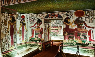 Reise nach Luxor von Hurghada durch die Wüste zu historischen Stätten